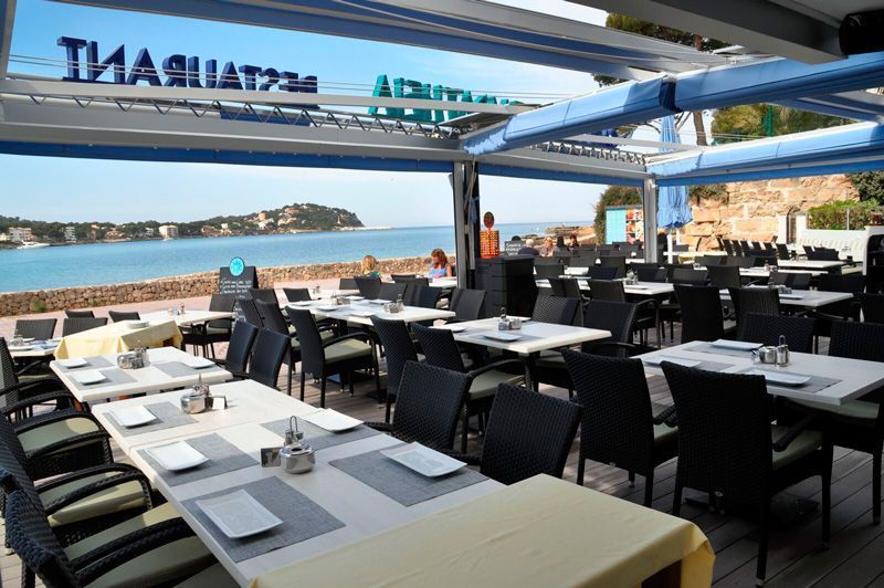 Empatheia restaurante beach bar café para ir con niños en Mallorca Santa Ponsa