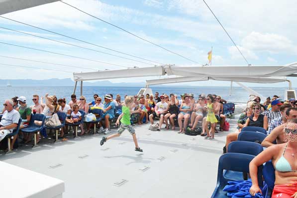 Excursión - En barco con niños, de Alcúdia a Fomentor